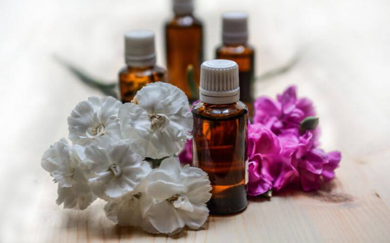 Eteeriset öljyt pulloissa