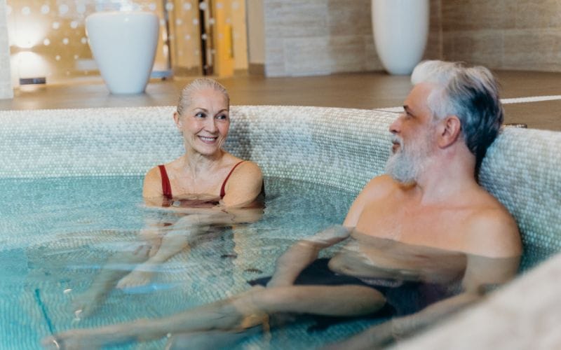 Senioripariskunta kylpylälomalla