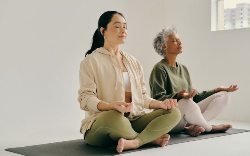 Keski-ikäisten naisten meditaatio