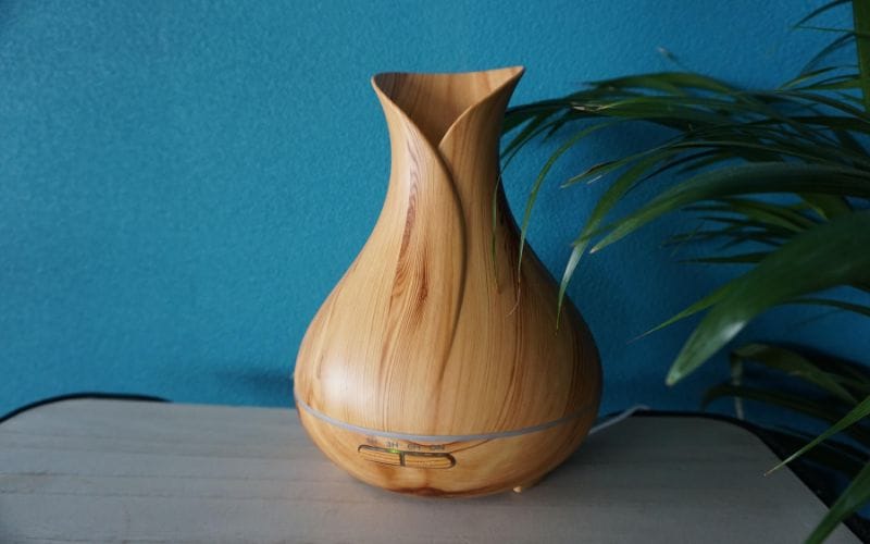 Puunsävyinen diffuuseri